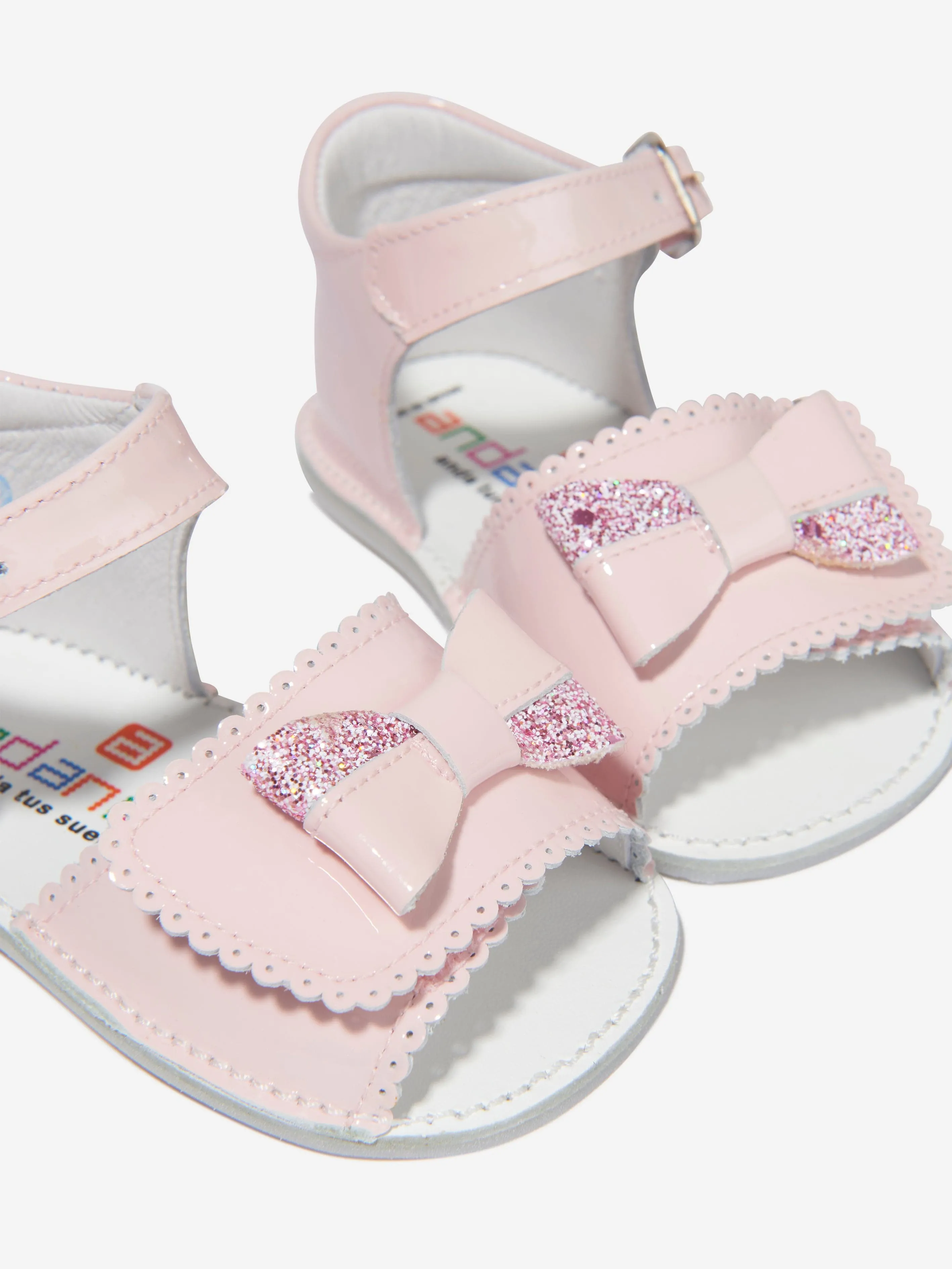 Andanines Baby Girls Patent Leather Bow Sandals in Pink