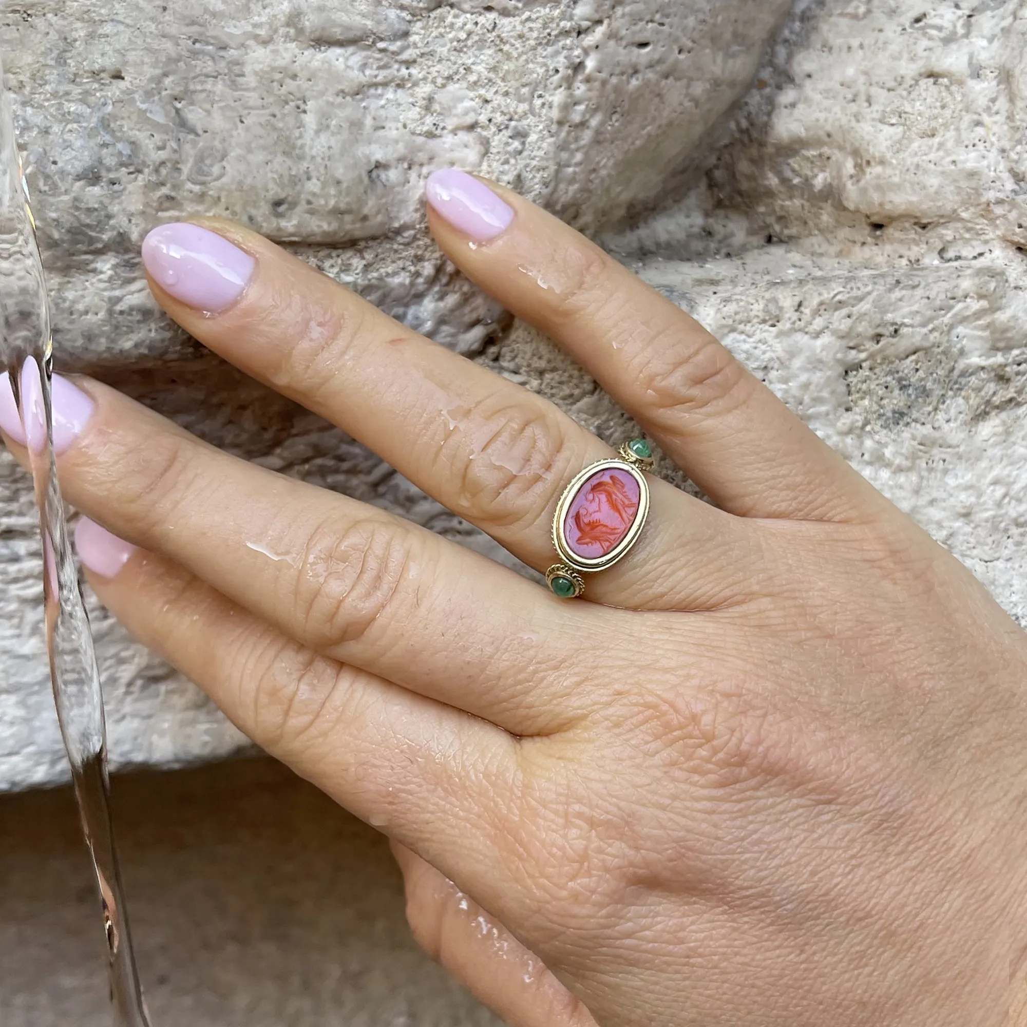 Authentic Ancient Roman Carnelian Intaglio 2nd-3rd Cent. AD 18 Kt Gold Ring depicting 2 Eagles