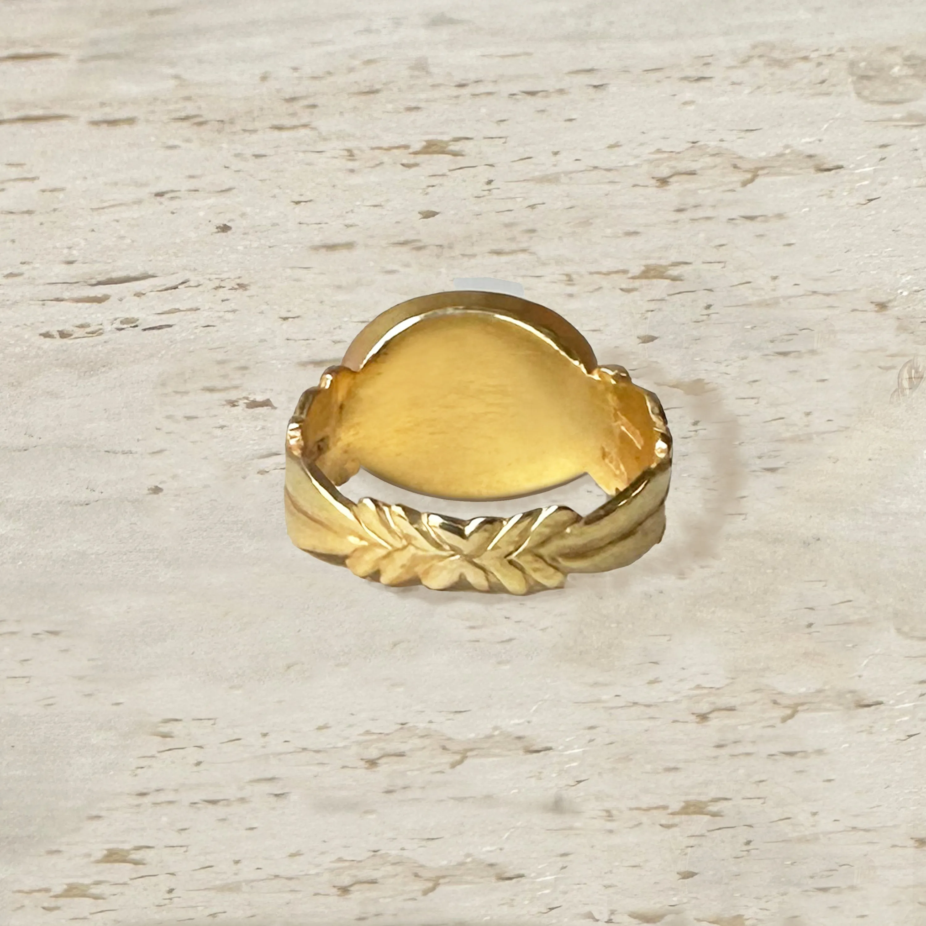 Authentic Ancient Roman Onyx Intaglio 1st-2nd century AD 18 Kt Gold ring depicting a "Marsus" in the act of capturing a Snake