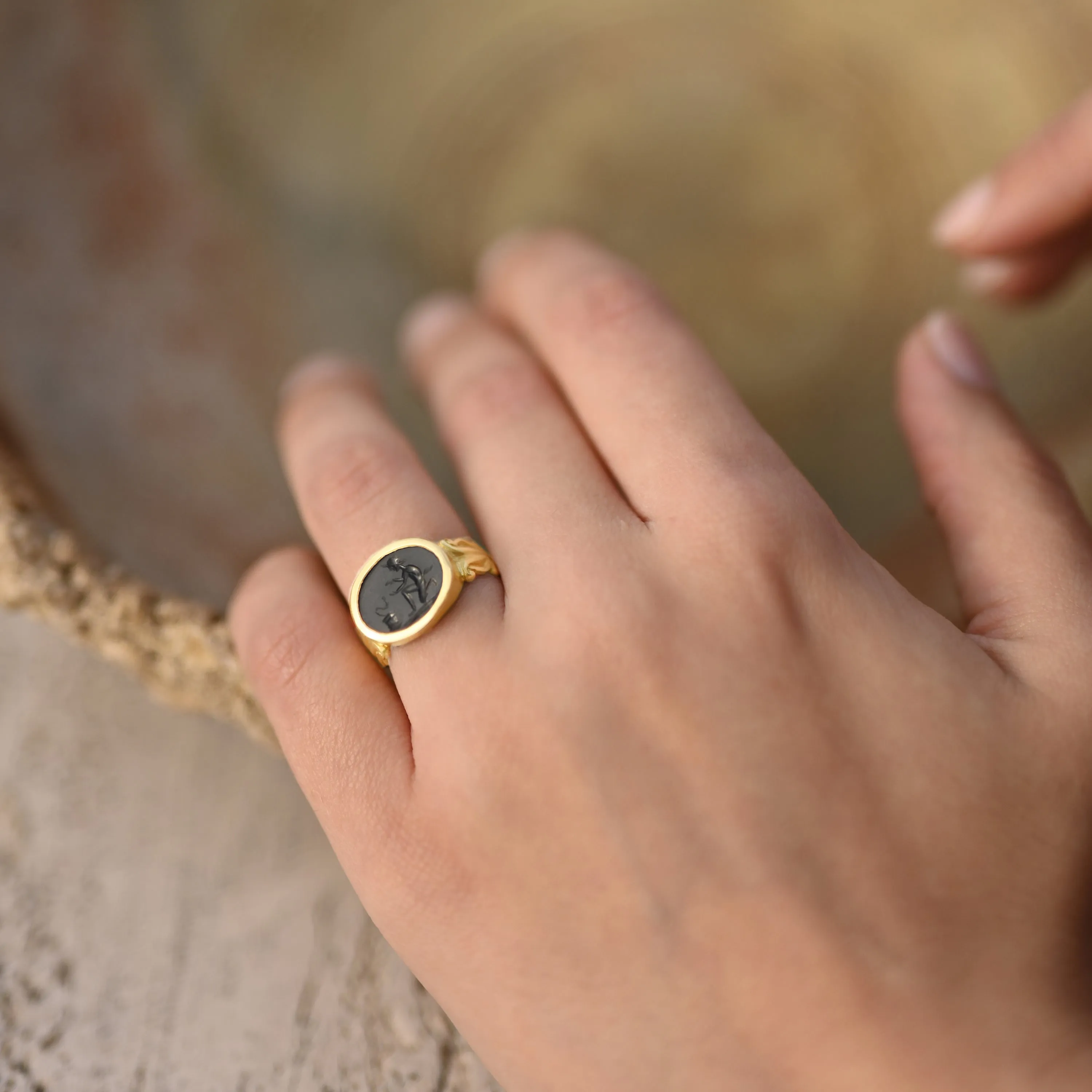 Authentic Ancient Roman Onyx Intaglio 1st-2nd century AD 18 Kt Gold ring depicting a "Marsus" in the act of capturing a Snake