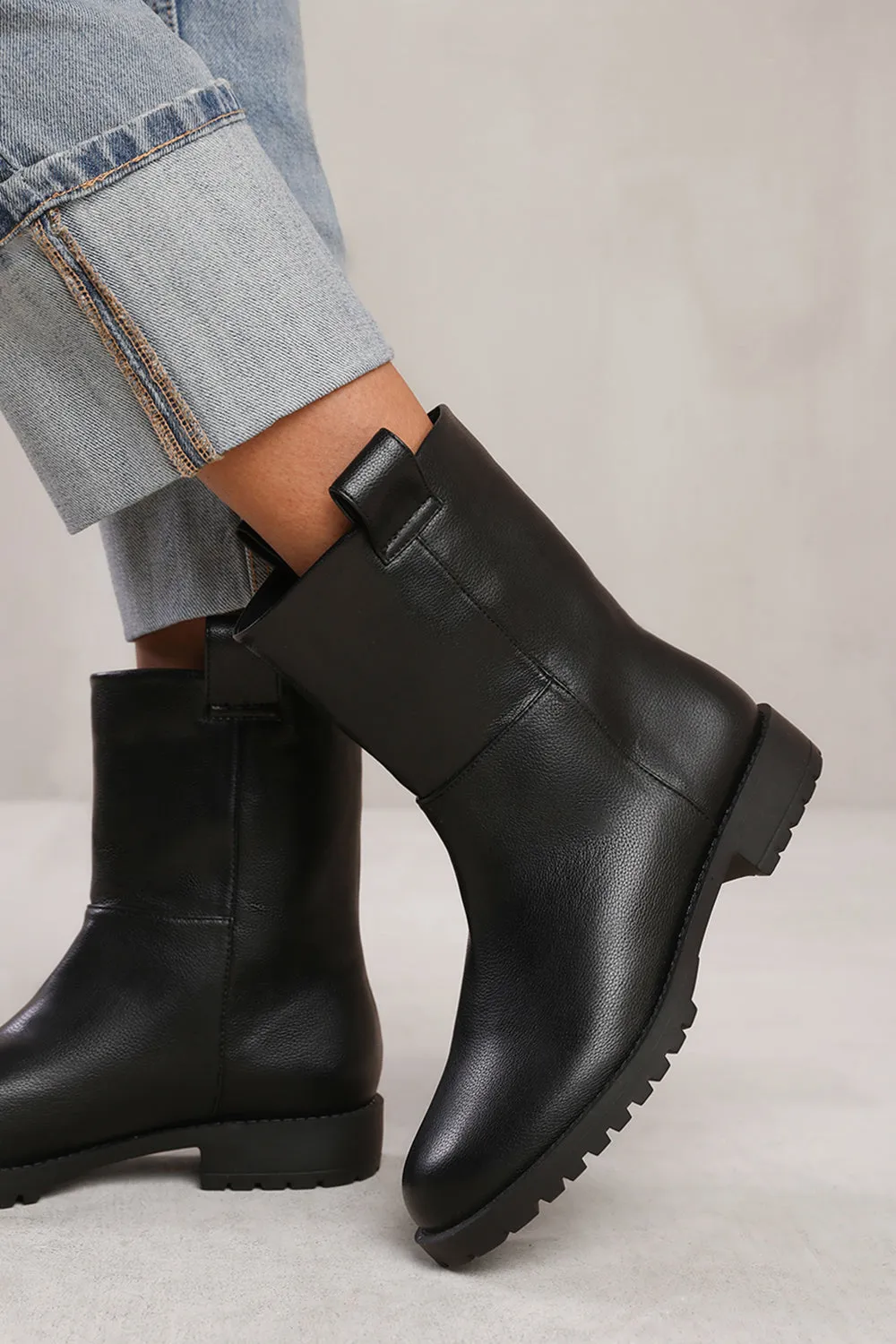 DELTA WIDE FIT MID CALF BOOT WITH STITCHING DETAIL IN BLACK GRAIN FAUX LEATHER